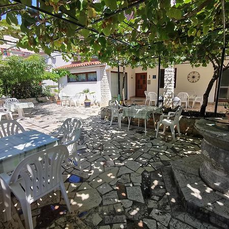 Bed And Breakfast Ritosa Porec Bagian luar foto
