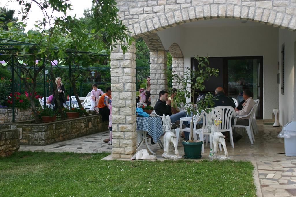 Bed And Breakfast Ritosa Porec Bagian luar foto
