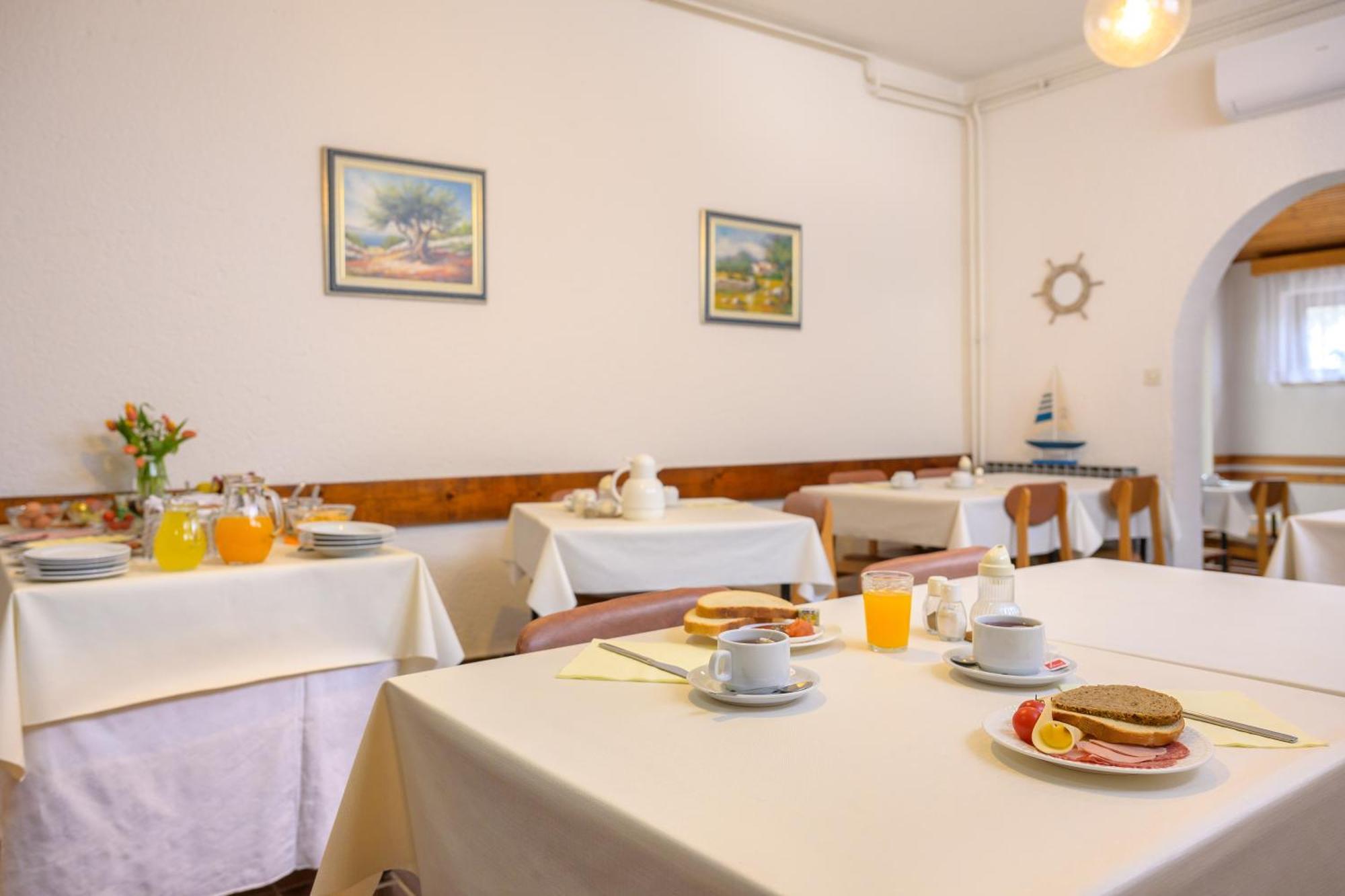 Bed And Breakfast Ritosa Porec Bagian luar foto