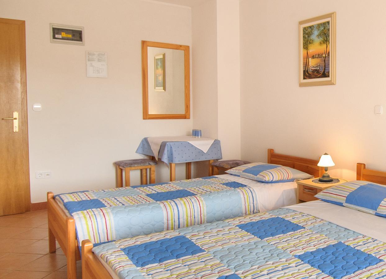 Bed And Breakfast Ritosa Porec Bagian luar foto